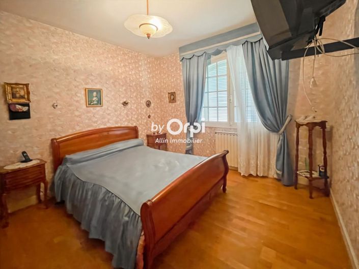 Image No.24-4 Bed House for sale