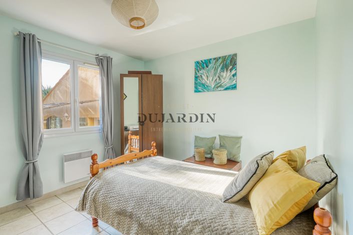 Image No.10-3 Bed House for sale