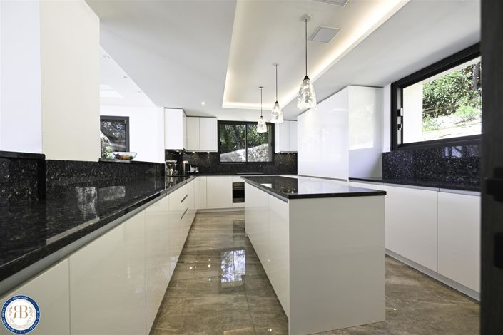 Image No.12-6 Bed House for sale