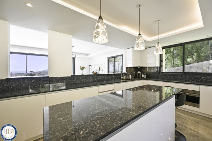 Image No.13-6 Bed House for sale