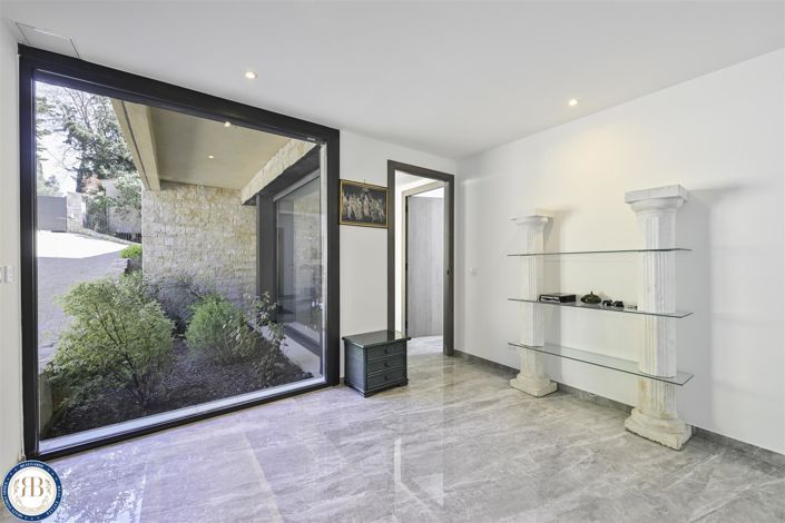 Image No.16-6 Bed House for sale