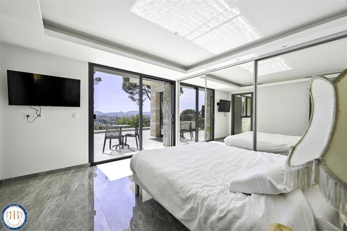 Image No.17-6 Bed House for sale