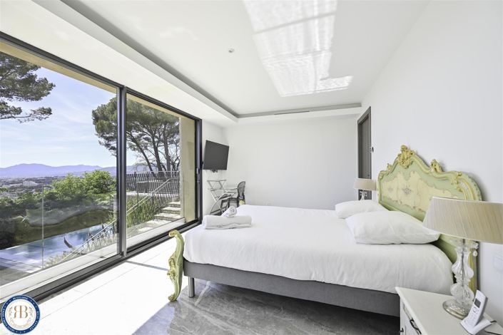 Image No.19-6 Bed House for sale