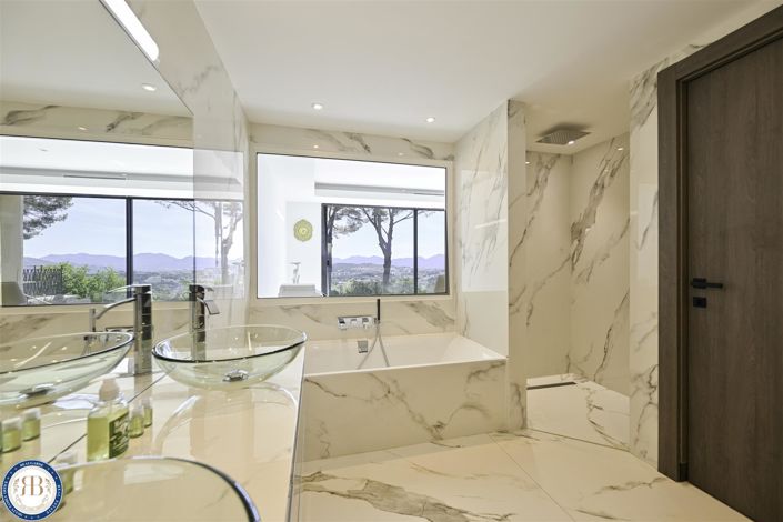 Image No.20-6 Bed House for sale