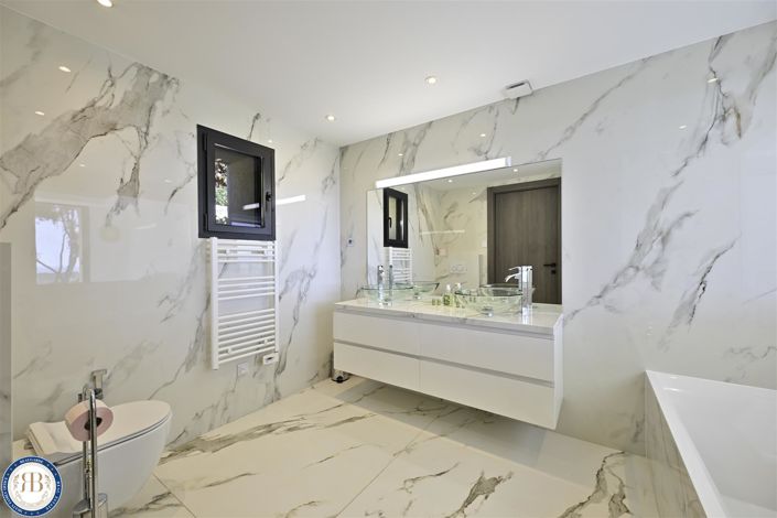 Image No.21-6 Bed House for sale