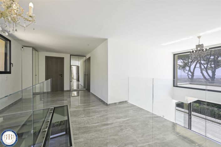 Image No.23-6 Bed House for sale