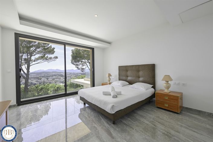 Image No.26-6 Bed House for sale