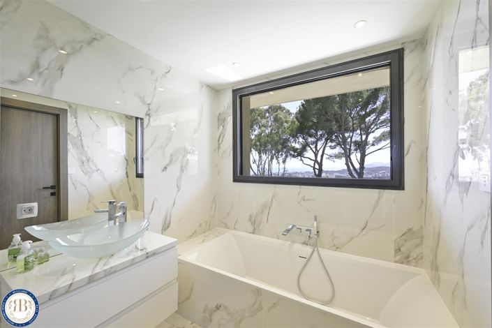 Image No.27-6 Bed House for sale