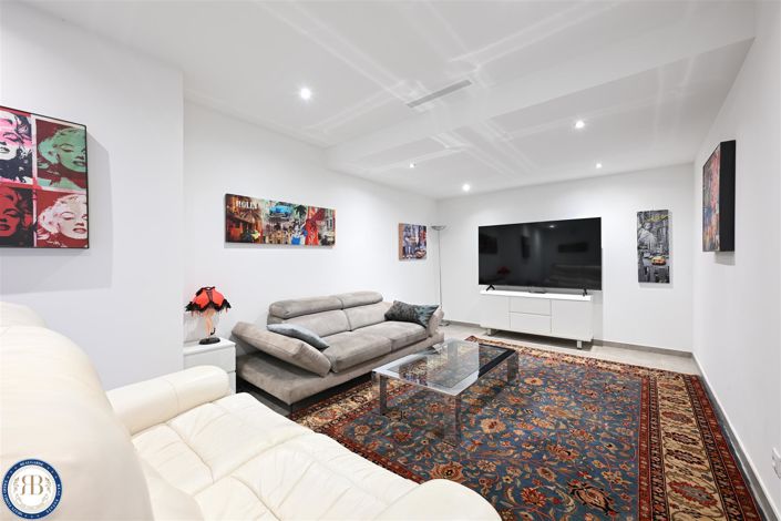 Image No.30-6 Bed House for sale