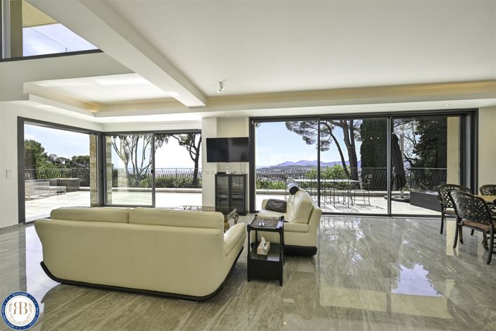 Image No.7-6 Bed House for sale