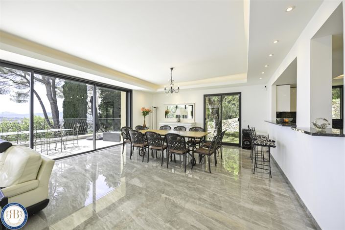 Image No.8-6 Bed House for sale