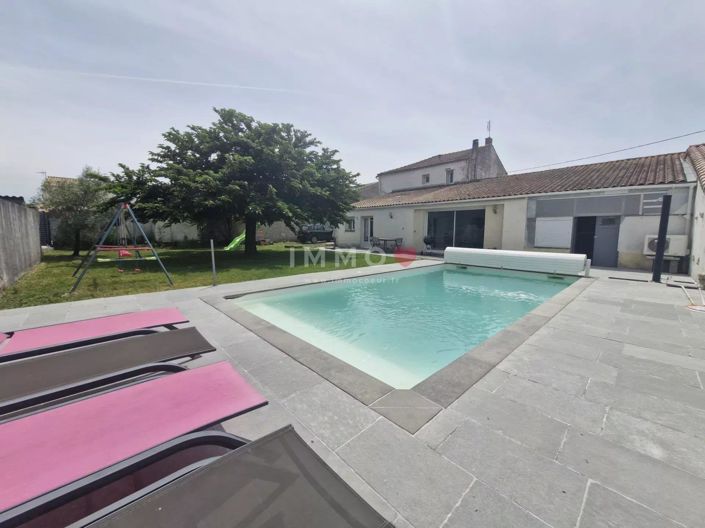 Image No.1-4 Bed House for sale