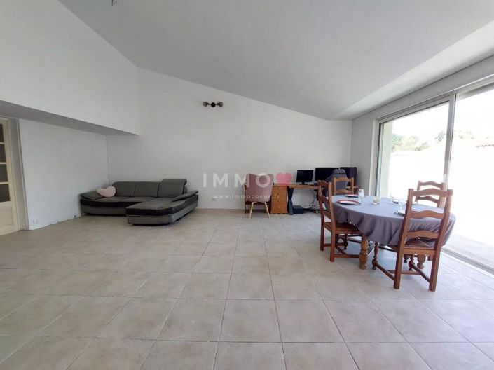 Image No.10-4 Bed House for sale