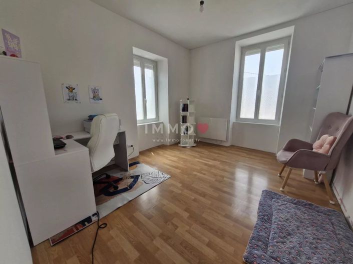 Image No.18-4 Bed House for sale