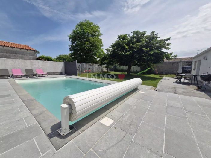 Image No.2-4 Bed House for sale