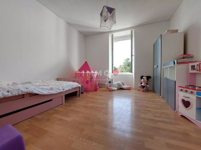 Image No.8-4 Bed House for sale