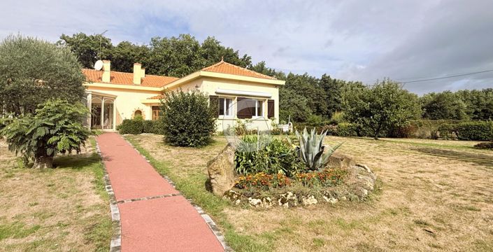 Image No.1-3 Bed House for sale