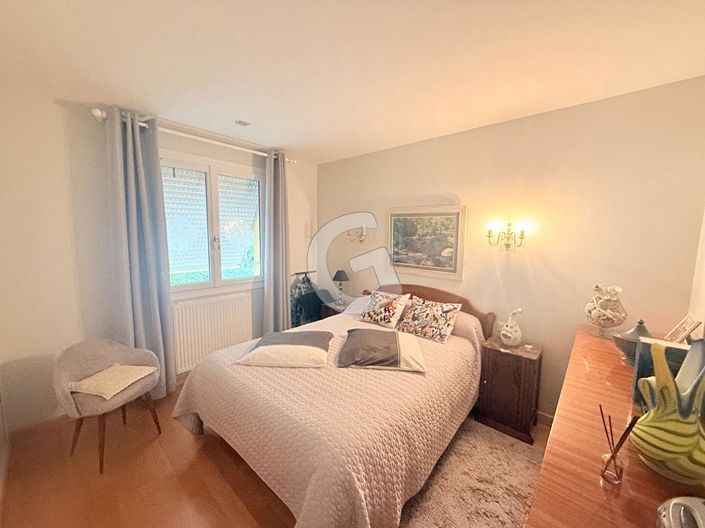 Image No.6-3 Bed House for sale