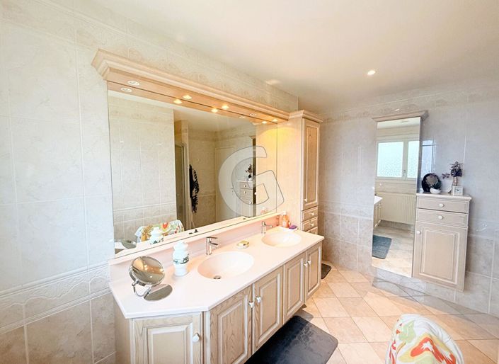 Image No.8-3 Bed House for sale