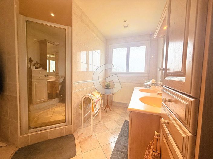 Image No.9-3 Bed House for sale