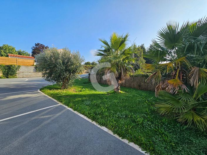 Image No.10-3 Bed House for sale