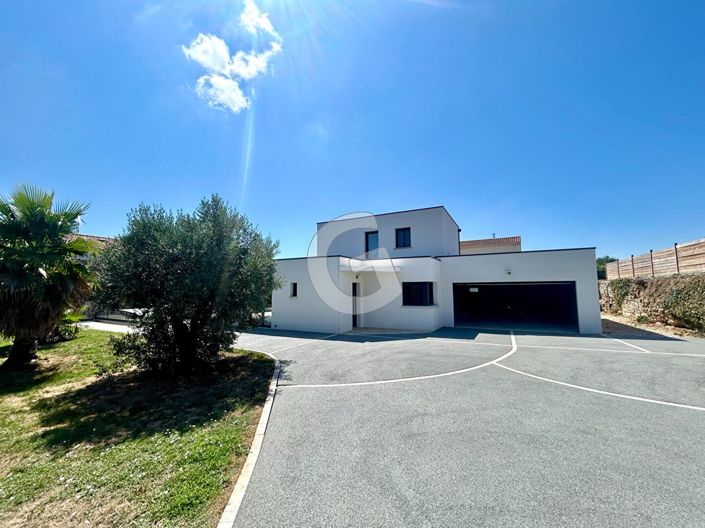 Image No.2-3 Bed House for sale