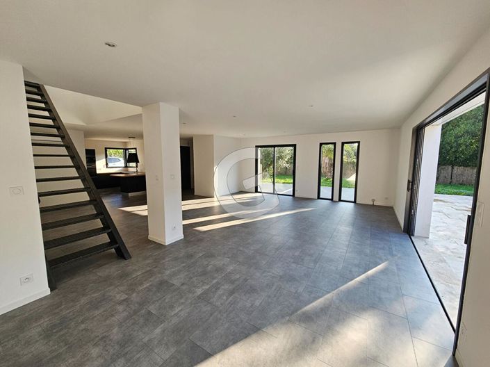 Image No.3-3 Bed House for sale