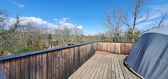 Image No.8-6 Bed Property for sale