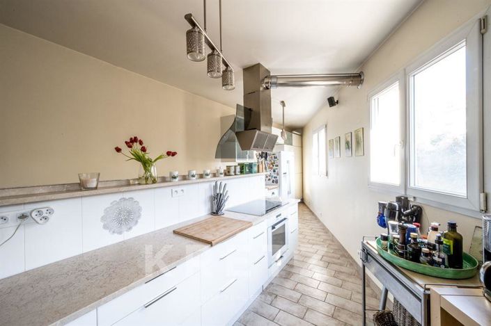 Image No.3-5 Bed House for sale