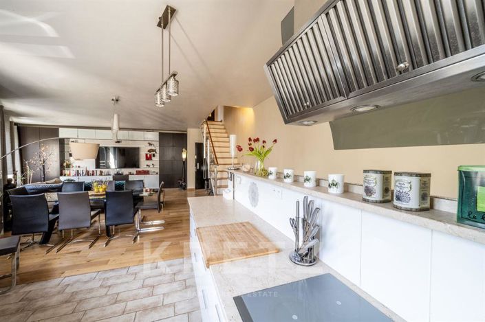 Image No.6-5 Bed House for sale