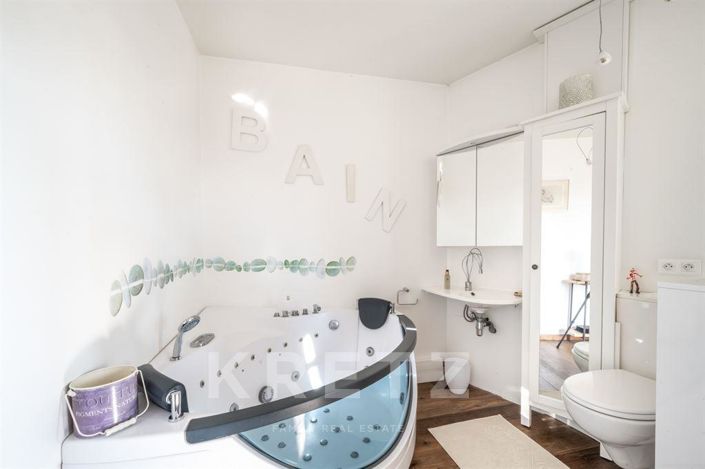 Image No.8-5 Bed House for sale