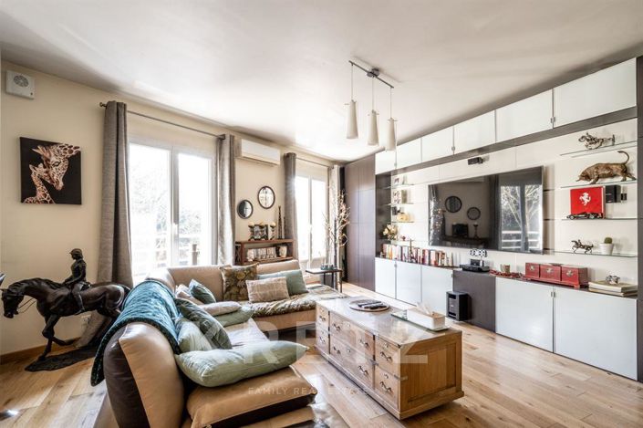 Image No.9-5 Bed House for sale