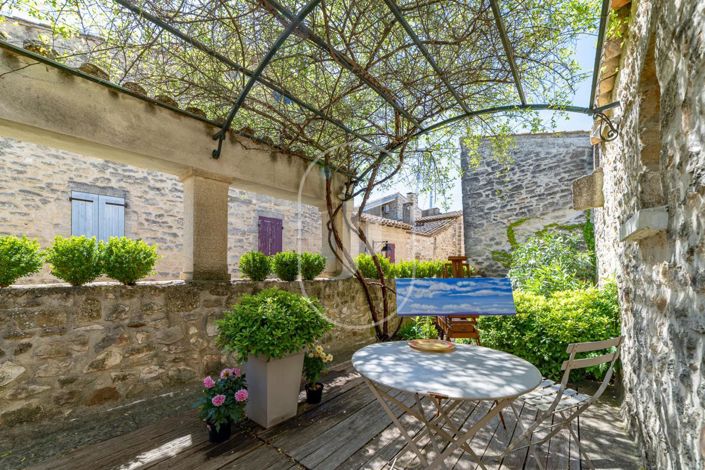Image No.1-4 Bed House for sale