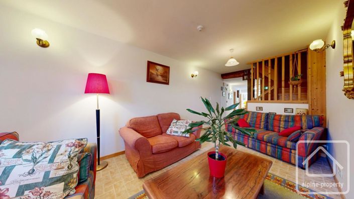 Image No.12-8 Bed Property for sale