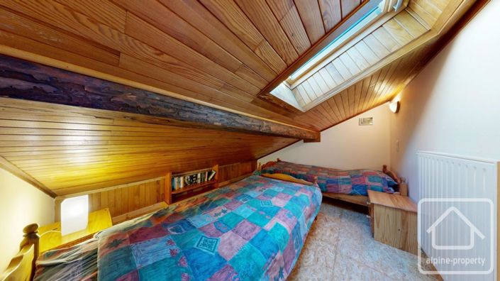 Image No.19-8 Bed Property for sale