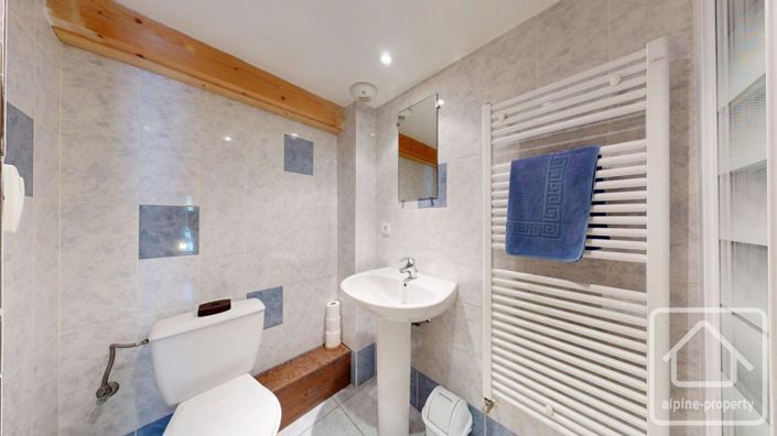 Image No.30-8 Bed Property for sale