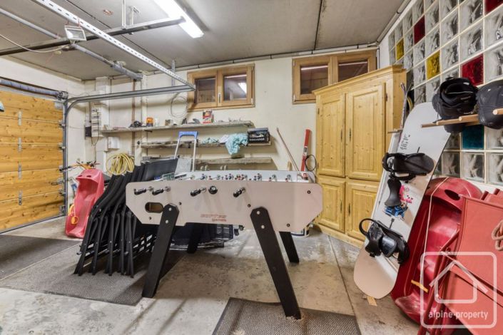 Image No.27-4 Bed Property for sale