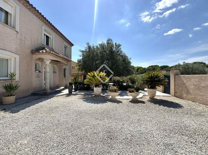 Image No.15-6 Bed House for sale