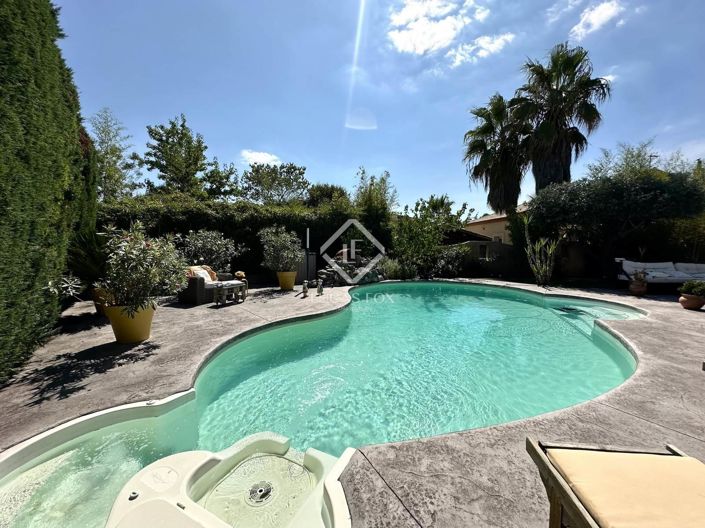 Image No.2-6 Bed House for sale