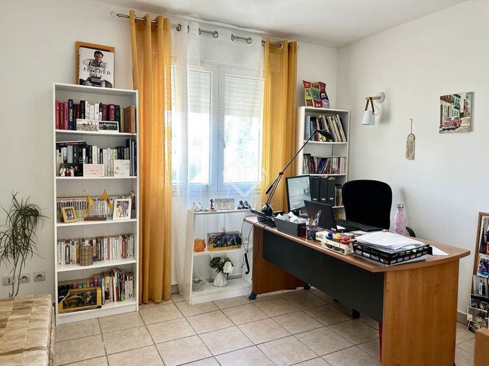 Image No.20-6 Bed House for sale