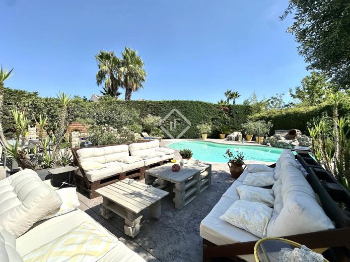 Image No.3-6 Bed House for sale