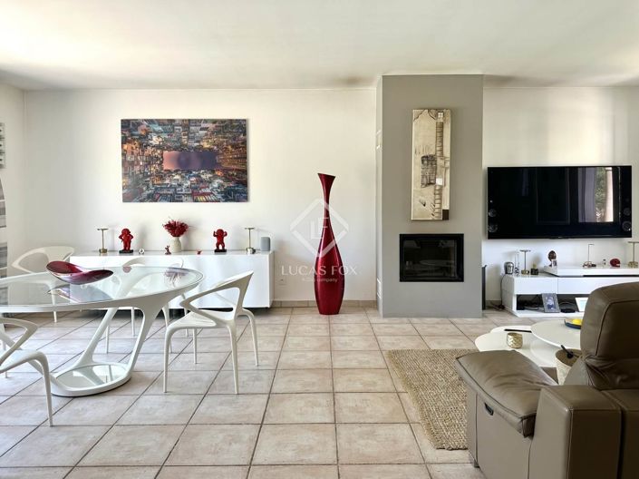 Image No.6-6 Bed House for sale