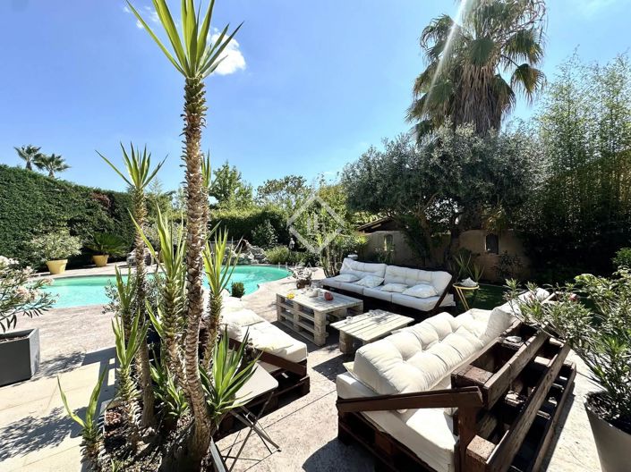 Image No.8-6 Bed House for sale