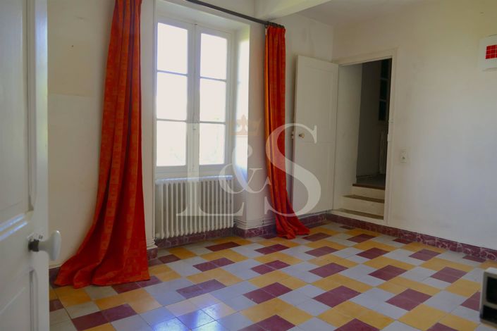 Image No.6-5 Bed House for sale