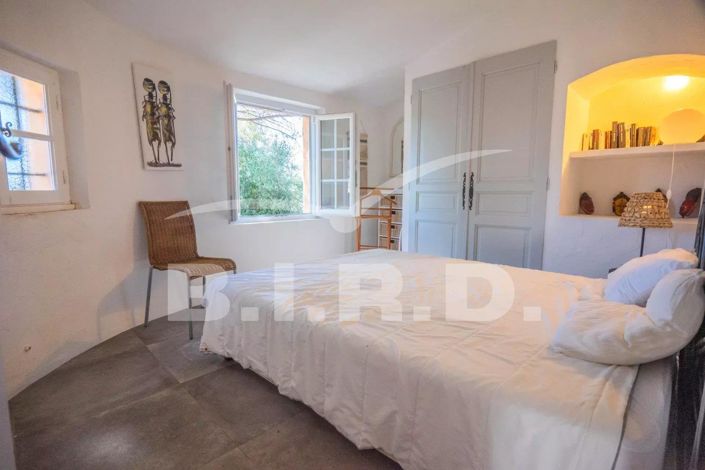 Image No.10-3 Bed House for sale