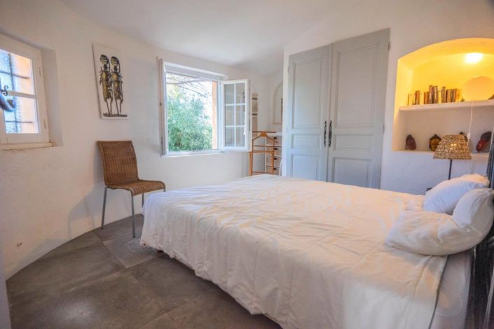 Image No.10-3 Bed House for sale