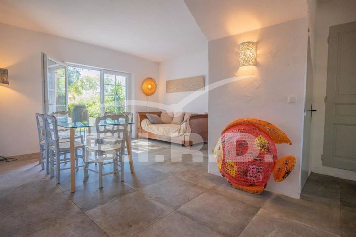 Image No.6-3 Bed House for sale