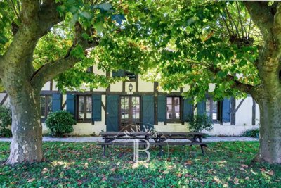 8 Bed House for sale