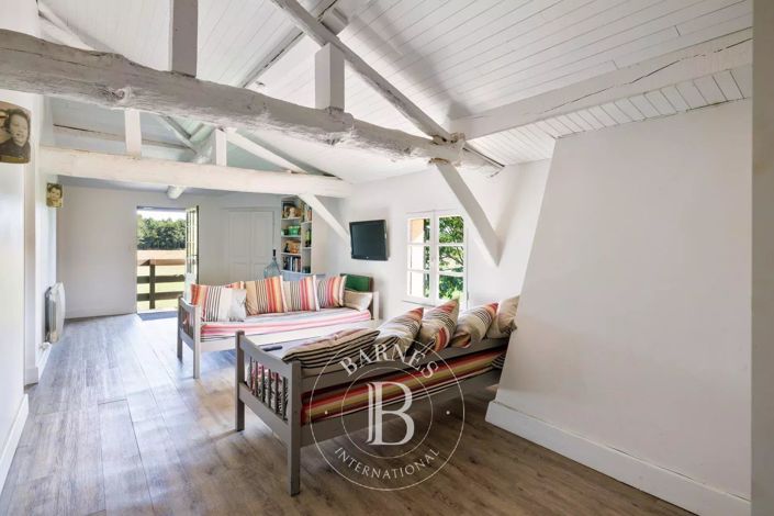 Image No.10-8 Bed House for sale