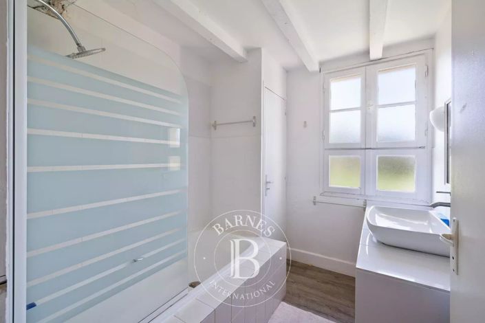 Image No.12-8 Bed House for sale